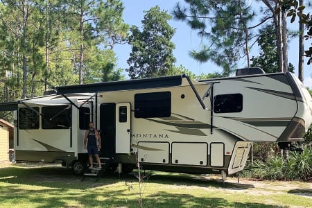 Laurel hill FL Luxurious Glamping 2020 Keystone Montana 3855BR