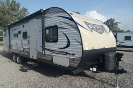 2018 Forest River X-Lite, Sleeps 9, 1 Queen size bed, 4 twin bunk beds