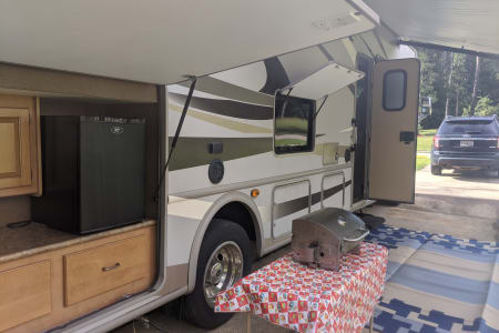 2016 Thor Motor Coach Hurricane