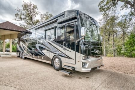 College Station TX 2019 Newmar Dutch Star 4310 - Luxury Class A Coach W/Bunks & 2 Baths