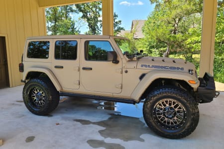 College Station TX 2020 Jeep Wrangler Rubicon Diesel Sky Top, Lifted, Kevlar, LED Light Bar.