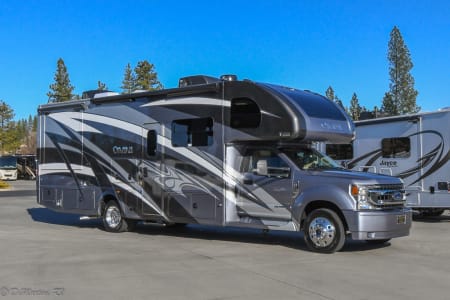 2021 Omni 4x4 Diesel 5-Star Luxury RV