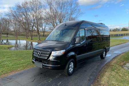 Luxury Mercedes-Benz Sprinter (15 Passenger)