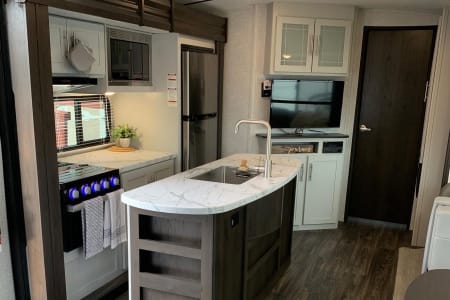New Braunfels TX ~The Explorer~ Dual AC & slides! 2 bed/1.5 bath 38 ft. 50 amp.