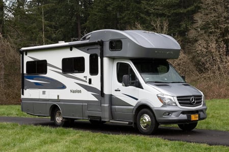 2019 Winnebago Navion 24J