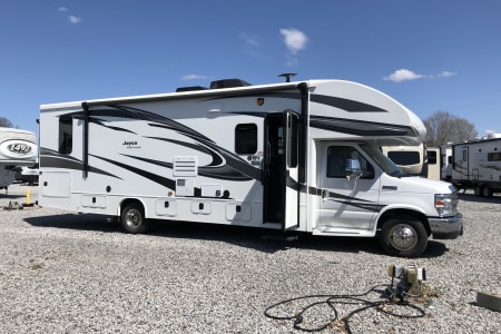 2019 Jayco Greyhawk 30Z--Like new, less than 8K miles!!!