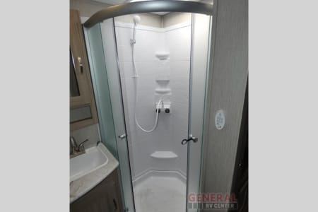 2021 (9180) Coachmen Freedom Express 320 EM