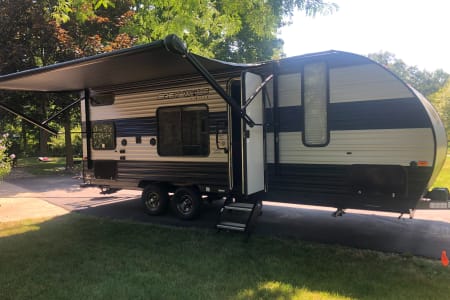 Lightweight yet Spacious! 2020 Forest River Cherokee Grey Wolf 22MKSE