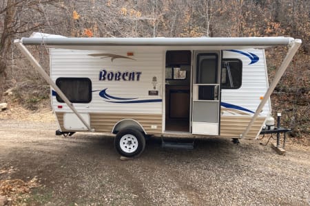 Lightweight 2012 Skyline Bobcat with Bunks