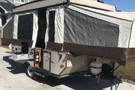 Folding-trailer rentals in Edmonton
