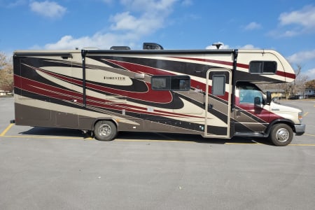 Hotel on Wheels- 2017 Forest River Forester Model 3011ds -32 Feet