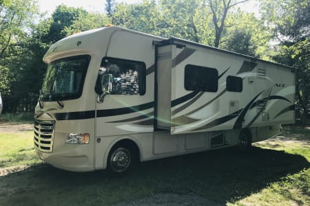 2015 Thor ACE 29.3 Class A Motor Home, Sleeps 8, Only 30’ Long