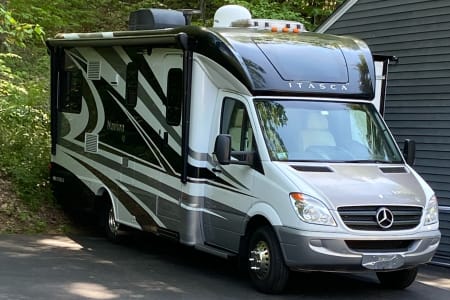 2014 Winnebago Mercedes Navion motorhome 18 miles to the gallon