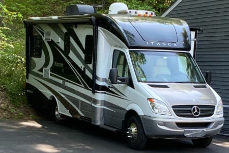 2014 Winnebago Mercedes  Navion motorhome 18 miles to the gallon