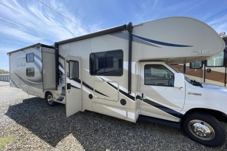 2019 Thor Motor Coach Four Winds-Bunks, Keurig Machine