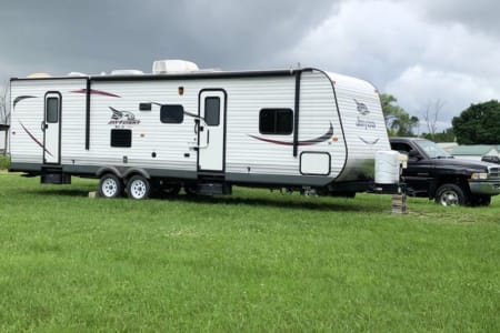 **Practically Brand New** Jayco JayFlight With Bunkhouse!