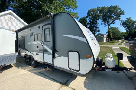 Lightweight 2016 jayco great for lower towing capacity vehicles!
