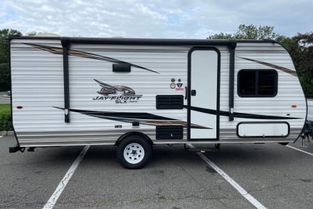 2019 Jayco Jay Flight SLX 174BH Dry weight 2960 lb.