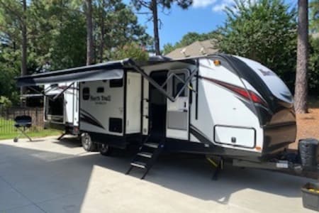 2020 Heartland North Trail 33 BKSS w/seperate bunkhouse and outside kitchen