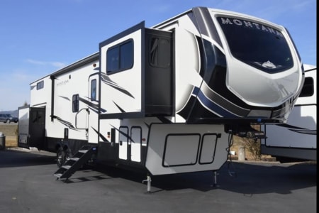 2021 Keystone Montana High Country