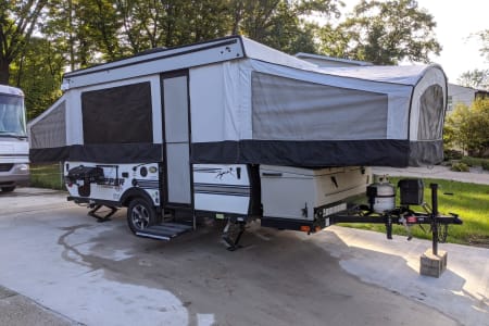 2018 Coachmen 1285SST Classic Pop-Up Camper Trailer w/xtra slide with A/C!!