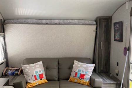 Light Weight Cozy Travel Trailer With Bunk Beds