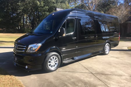 Serviced Regularly | RARE 9 Front-Facing Adult Seats | Privately Owned