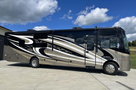 2019 Jayco Precept Luxury Travel Bus