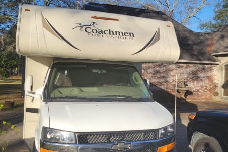 2017 Coachmen Freelander 27 QB