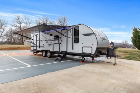 2021 26' Forest River Cherokee Grey Wolf - Sleeps 7+