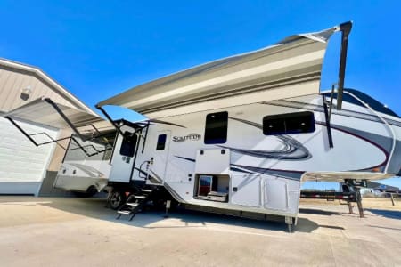 Grand Design Solitude 378mbs