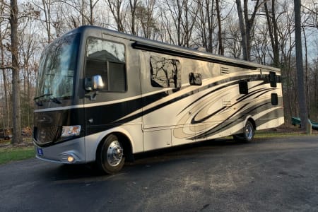 Luxury Class A 2016 Newmar Canyon Star, Toy Hauler, three queen beds, 40?