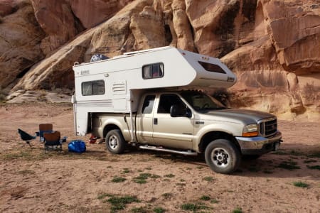 Ford F250 4x4 Off-Grid Truck Camper with good airport connection