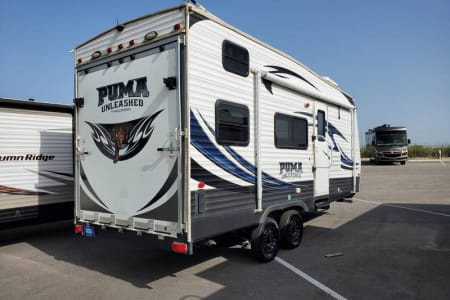 2015 Palomino Puma unleashed toy hauler/over sized living space