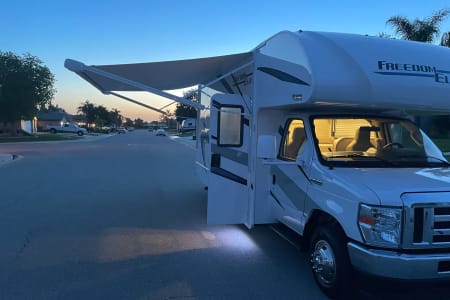 RV Rental bakersfield,California-(CA)