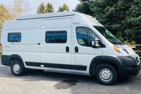 Winnebago Solis 59P with Poptop