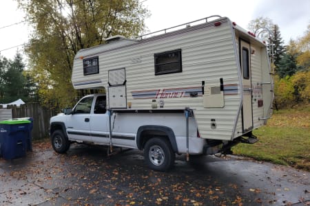 Truckbed Camper 2002 Chevrolet Silverado 2500