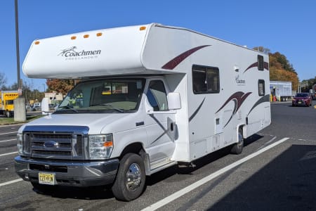 Spacious and Clean 2009 Coachmen Freelander