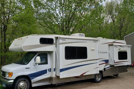 Watertown MN 2005 Coachmen Freelander 2920DS