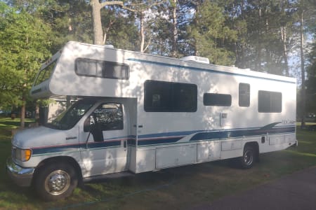 1996 Fleetwood by Tioga 29' 4 Position bike rack included!  Dogs allowed!