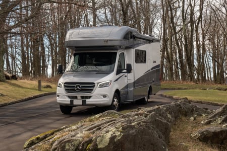 2020 Mercedes Winnebago Navion - Luxury RV