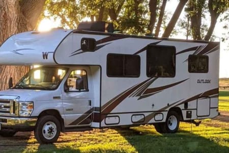 2019 Winnebago Outlook 25J