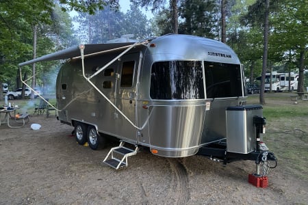 Glamping - 2022 Airstream Flying Cloud Bunk 