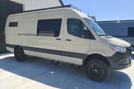 2020 4X4 Mercedes-Benz Sprinter RV Motorhome Campervan