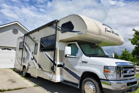 Pet & Family Friendly 2018 Thor Four Winds