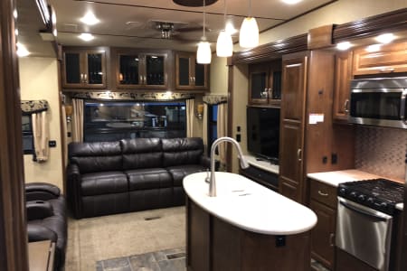 2015 Crossroads RV Rushmore