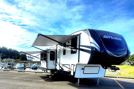 Coastal Couples Dutchmen Atlas Fifth Wheel