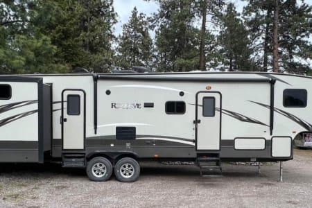 2016 Crossroads RV Rezerve