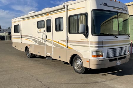 Sacramento CA 2002 Fleetwood Bounder
