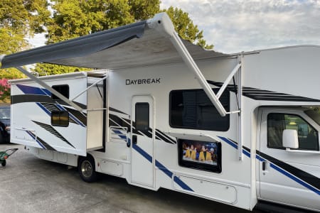 2019 Thor Daybreak 30DB, Travel in comfort!